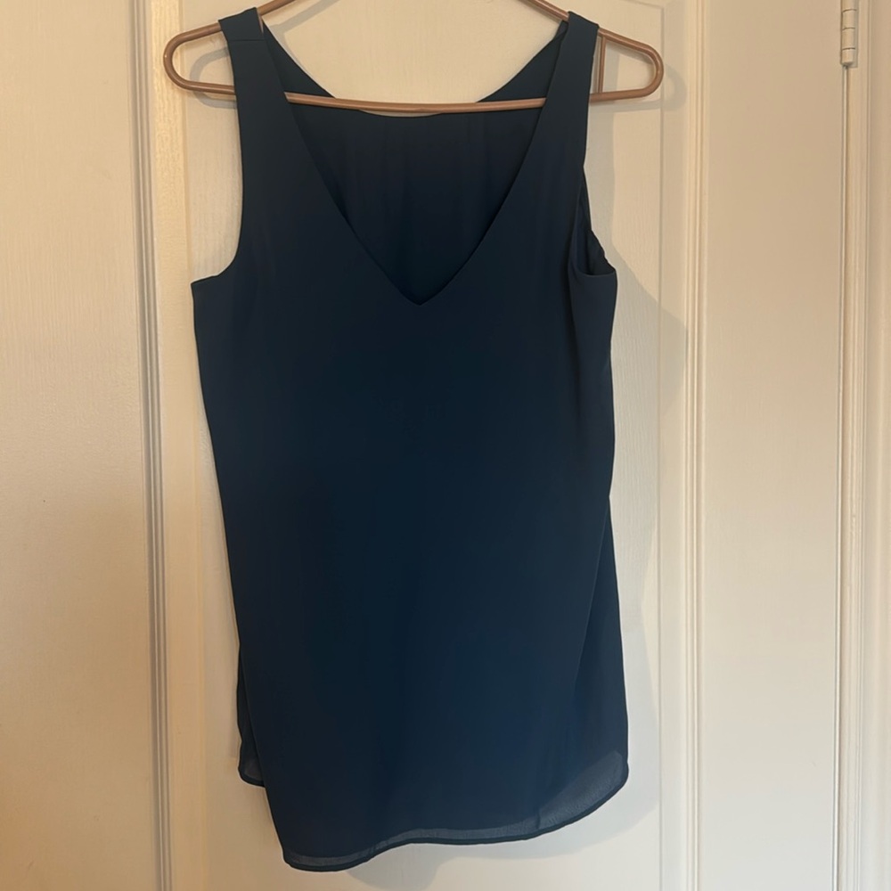 Denver Hanes Women Reversible neckline size medium, sleeveless new with tags top